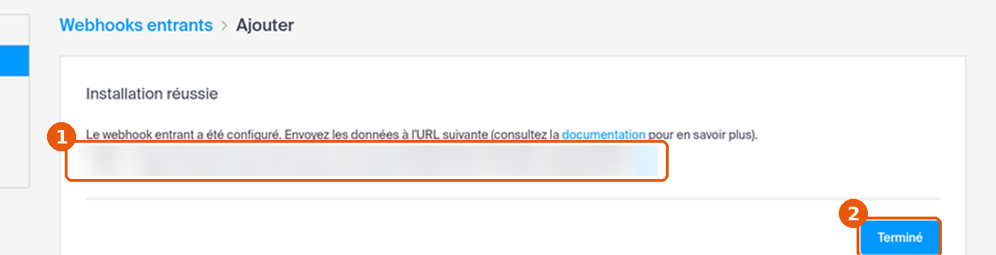 Page Installation réussie : ligne URL du webhook (floutée) et bouton Terminé encadrés